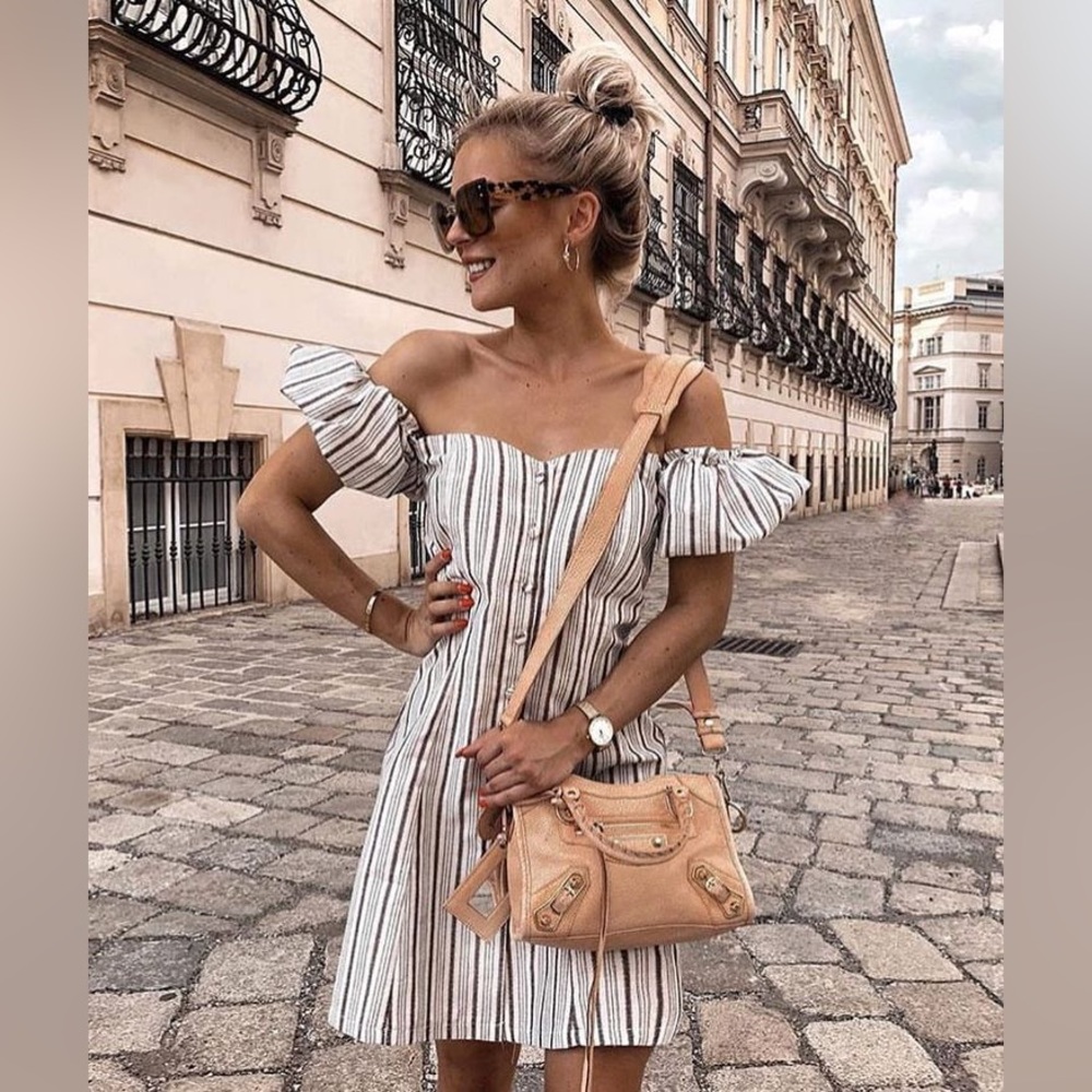 Storets Ariyah puff sleeve dress